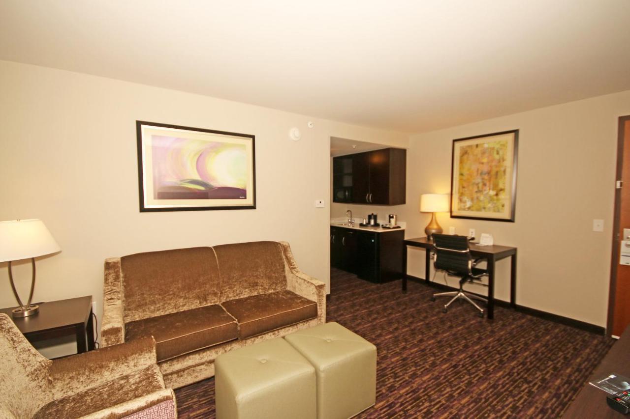 Holiday Inn Express & Suites Charlotte North, An Ihg Hotel Экстерьер фото